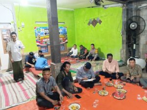 POLISI BERSAMA MASYARAKAT BHABINKAMTIBMAS HADIRI UNDANGAN MASYARAKAT, SERAP ASPIRASI WARGA DAN SAMPAIKAN PESAN-PESAN KAMTIBMAS