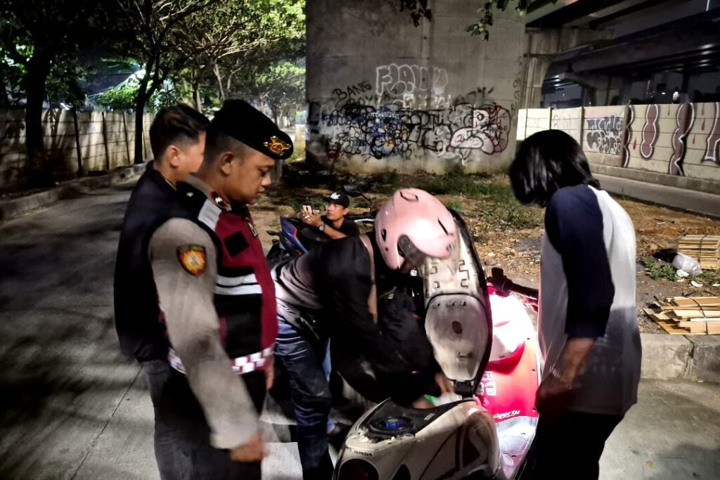 Polisi Bersama Masyarakat, Polsek Bekasi Selatan Tingkatkan Strong Point Antisipasi Tawuran dan Balap Liar